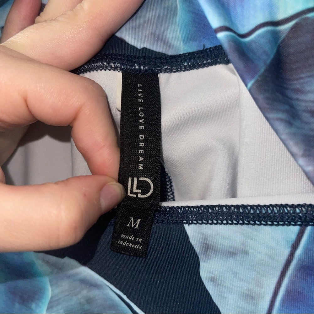 Floral Patterned Workout Capris - Picture 5 of 5
